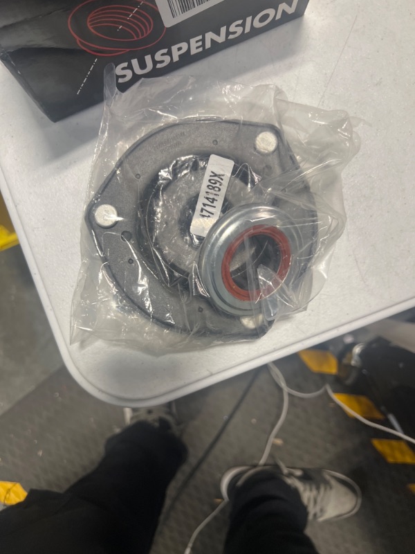 Photo 1 of KYB SM5860 Strut Mount Mounting Component, 1 Pack