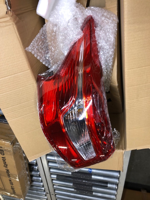 Photo 2 of Huray Left Tail Light for Nissan Sentra 2016-2019, LED Taillight Tail lamp Rear Brake Lamp Replacement for 265553YU0A NI2804108 Driver Side LH Outer Left (Driver Side)