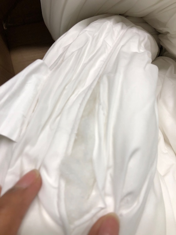 Photo 3 of ** SLIGHT TARE ON USED PILLOW, SEE LAST PHOTO. OTHER IS NEW**
Utopia Bedding Bed Pillows for Sleeping (White), King Size, Set of 2, Hotel Pillows, Cooling Pillows for Side, Back or Stomach Sleepers
