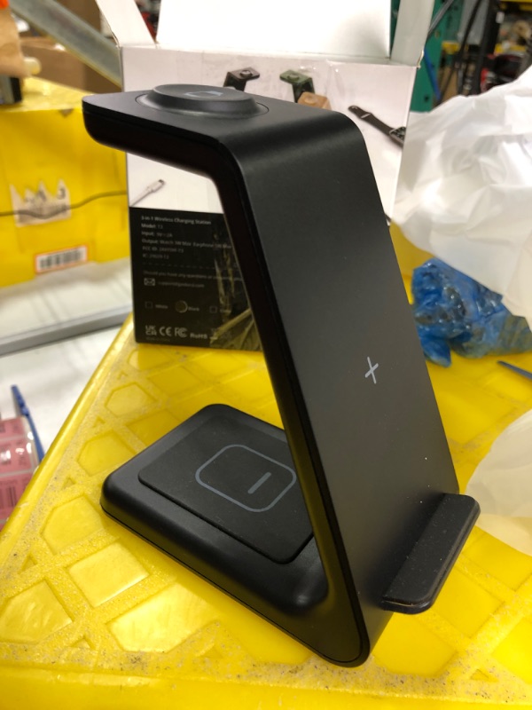 Photo 2 of Wireless Charging Stand, GEEKERA 3 in 1 Wireless Charger Dock Station for iPhone 14 Pro Max/14 Pro/14 Plus/13/12/11/X/8 Series, Apple Watch Ultra/SE/8/7/6/5/4/3/2, AirPods Pro/3, Samsung Qi Phones Black