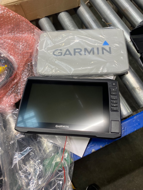 Photo 3 of "Garmin ECHOMAP UHD 93sv with GT56UHD-TM Transducer, 9"" Keyed-Assist Touchscreen Chartplotter with U.S. LakeVu? g3 and Added High-Def Scanning Sonar" (010-02523-01)
