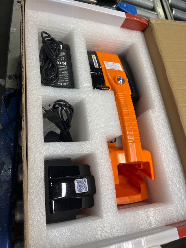 Photo 4 of BAOSHISHAN Electric Strapping Tool for 1/2 in-5/8 in PP PET Straps Automatic Strapping Machine 3000mha Battery Powered for Packaging Strapping Box Pallet Portable Baler (Orange)