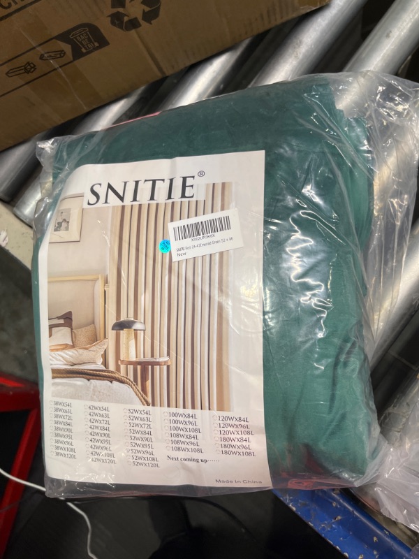 Photo 3 of 
SNITIE Rod 2A-42Emerald Green 52 x 96 New
