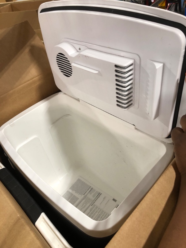 Photo 3 of ****NON FUNCTIONAL//SOLD AS PARTS**** 
Igloo Thermoelectric Iceless 28-40 Qt Electric Plug-in 12V Coolers 28 Qt Iceless Gray