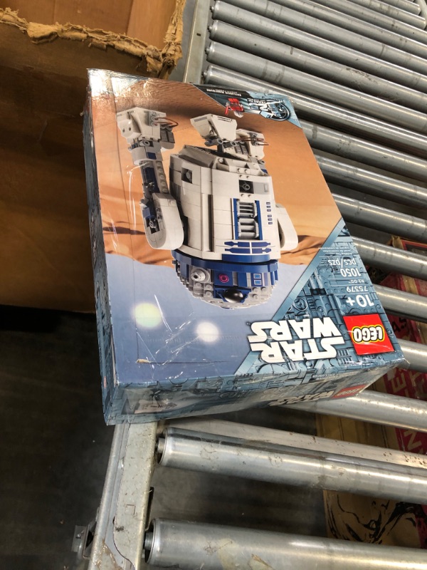 Photo 2 of ***Missing Bag Number 2*** Star Wars R2-D2 Buildable Toy Droid for Display and Play 75379