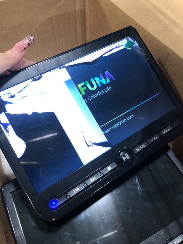 Photo 1 of ***only one works, other for parts***
10.5" Dual Screen Portable DVD Player for Car, Arafuna 5-Hour Rechargeable Car DVD Player with Full HD Digital Signal Transmission, Headrest DVD Player Support USB/SD, Regions Free(1 Player+1 Monitor)