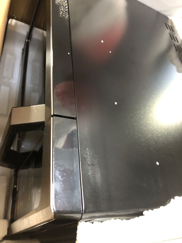 Photo 1 of **FOR PARTS**TOSHIBA EM925A5A-SS Countertop Microwave Oven, 0.9 Cu Ft With 10.6 Inch Removable Turntable, 900W, 6 Auto Menus, Mute Function & ECO Mode, Child Lock, LED Lighting, Stainless Steel