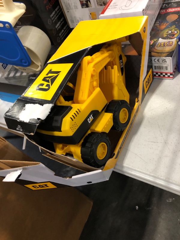 Photo 1 of CAT Construction Fleet Toy Excavator