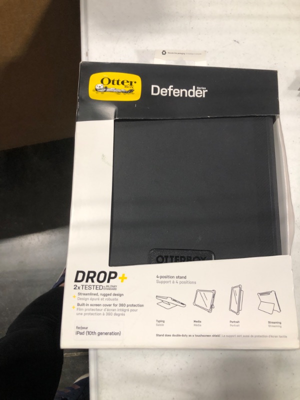 Photo 1 of OtterBox Defender Series Case for iPad 10th Gen (Retail Packaging)