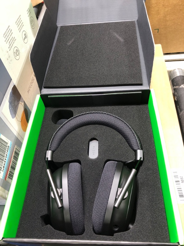 Photo 1 of Razer BlackShark V2 Pro RZ04-0453 Wireless Gaming Headset