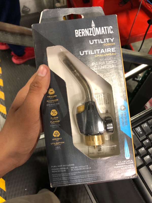 Photo 2 of ****NON FUNCTIONAL//SOLD AS PARTS**** 
BERNZOMATIC Worthington 336737 WT2301 Trigger Start Propane Torch Blue