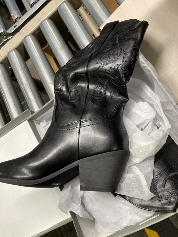 Photo 1 of (10) Charles Albert Women's Embroidered Modern Western Cowboy Boot