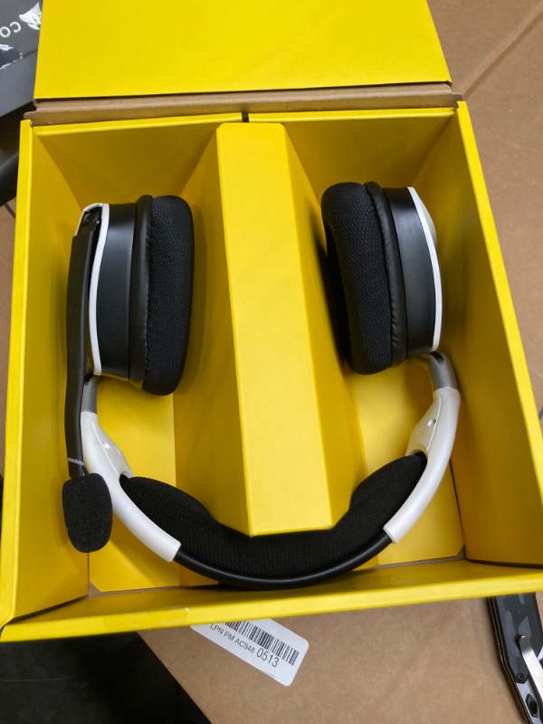 Photo 2 of Corsair VOID RGB ELITE Wireless Gaming Headset - 7.1 Surround Sound - Discord Certified - iCUE Compatible - PC, Mac, PS5, PS4 - White VOID RGB ELITE WIRELESS White