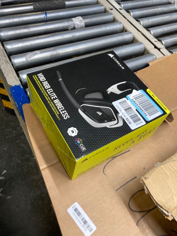 Photo 3 of Corsair VOID RGB ELITE Wireless Gaming Headset - 7.1 Surround Sound - Discord Certified - iCUE Compatible - PC, Mac, PS5, PS4 - White VOID RGB ELITE WIRELESS White