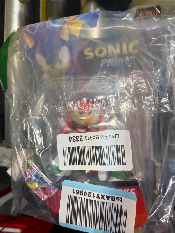 Photo 2 of Sonic Prime 5-inch Knuckles - New Yoke City Action Figure 13 points of Articulations. Ages 3+ (Officially licensed by Sega and Netflix)