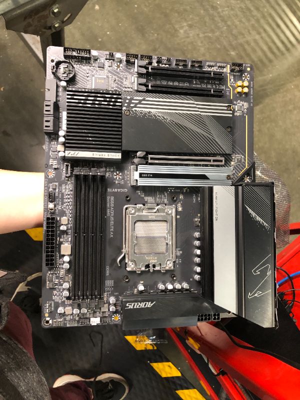 Photo 3 of **SOLD FOR PARTS** GIGABYTE B650 AORUS Elite AX (AM5/ LGA 1718/ AMD B650/ ATX/ 5-Year Warranty/ DDR5/ M.2/ PCIe 5.0/ USB 3.2 Gen2X2 Type-C/WiFi 6E/ 2.5GbE LAN/Q-Flash Plus/EZ-Latch/Gaming Motherboard) **SOLD FOR PARTS**