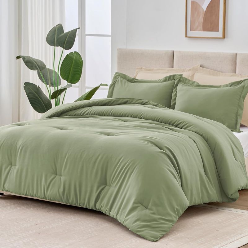 Photo 1 of  Queen Comforter Set green