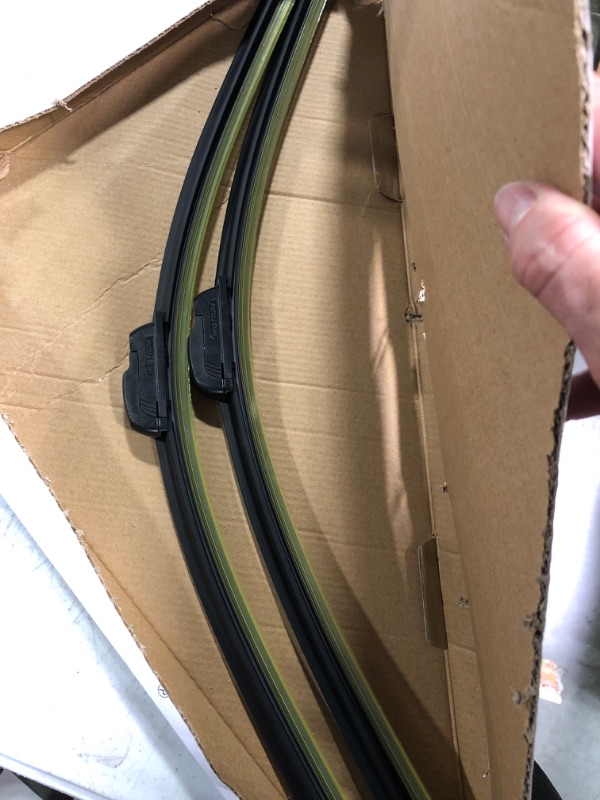 Photo 1 of MOTIUM OEM QUALITY Premium All-Season Windshield Wiper Blades (22"+22" pair for front windshield)