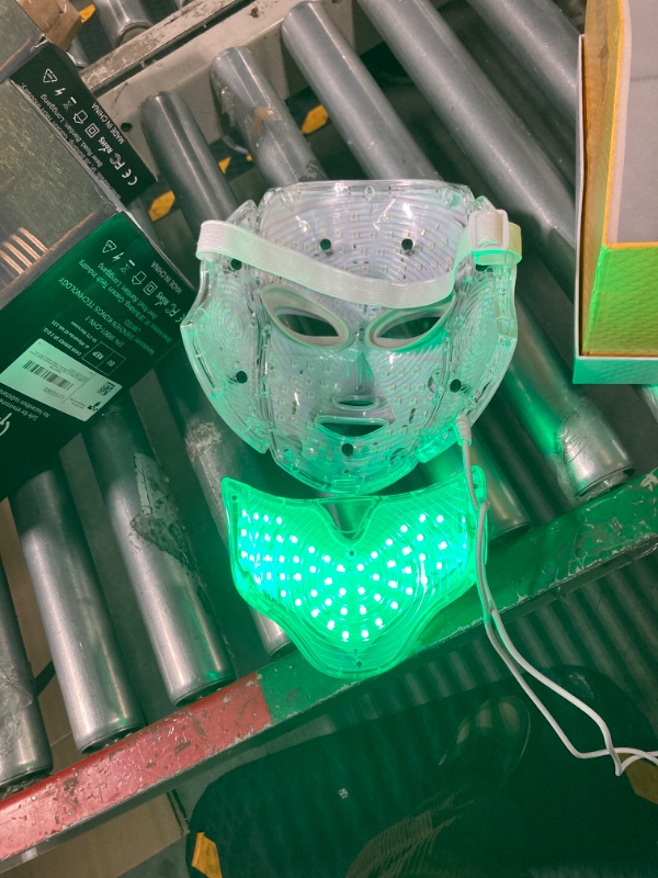 Photo 1 of ** TOP HALF NONFUNCTIONAL*
7 Colors Light Portable Face & Neck M -Ask Machine for Home Use | 7 Colors
