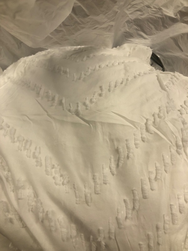 Photo 2 of  King Comforter Set White Tufted Jacquard Boho Soft Shabby Chic Reversible Down Alternative Microfiber Bedding - All Season  and 2 Pillowcases Farmhouse Bed Sets Women Men 104 x 90 Size 3pc King White Tufted Comforter Set