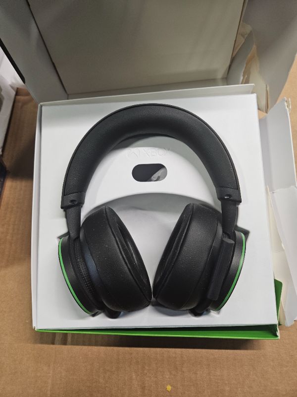 Photo 2 of **MISSING CHARGE CABLE**Xbox Wireless Headset – Xbox Series X|S, Xbox One, and Windows 10 Devices