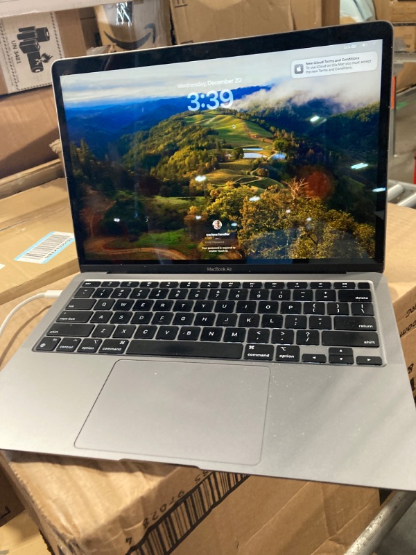 Photo 6 of Apple MacBook MF855LL/A 12-Inch Laptop with Retina Display Silver, 256 GB model A2337 (Needs to be reset) scuffed**