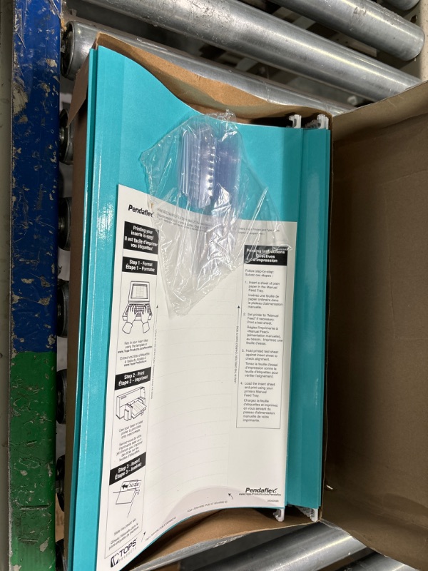 Photo 2 of Pendaflex Hanging File Folders, Legal Size, Aqua (PFX415315AQU) Legal Aqua
*damaged box*