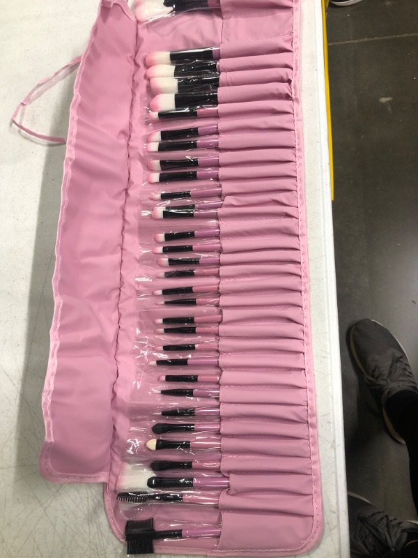 Photo 2 of Yuwaku Pink Makeup Brush Set, 32pcs Premium Synthetic Brushes, Kabuki Foundation Brush Blending Face Powder Blush Concealers Eye Shadows Cosmetic Brushes Kit with Nylon Bag 2-PINK