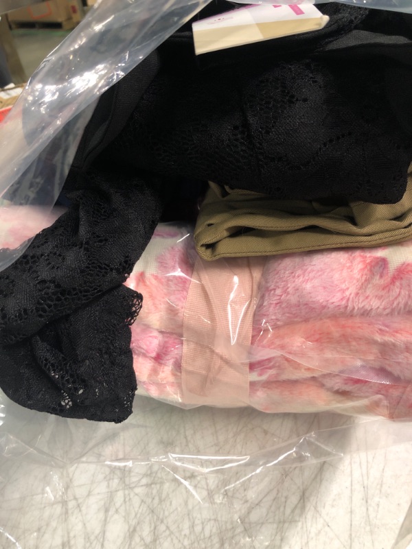 Photo 1 of ***AS IS / NO RETURNS -  FINAL SALE***
***BUNDLED BAG OF  ***
