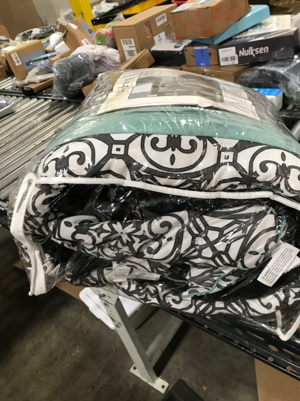 Photo 2 of 7 PC BLACK/WHITE/GREEN COMFORTER QUEEN SET 