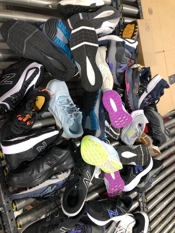 Photo 2 of LOT - SHOES - VARIOUS SIZES AND STYLES 