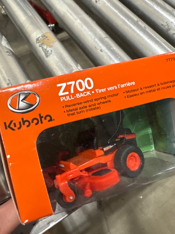 Photo 2 of 1/64 Kubota Z700 Zero Turn Lawn Mower, Pull Back Action