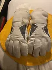 Photo 1 of Demon Women's White Snow Gloves Size S
