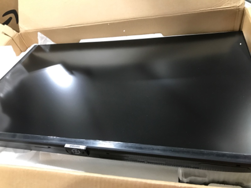 Photo 2 of Samsung 32", 2560 X 1440, Black, Ls32a600nwnxgo