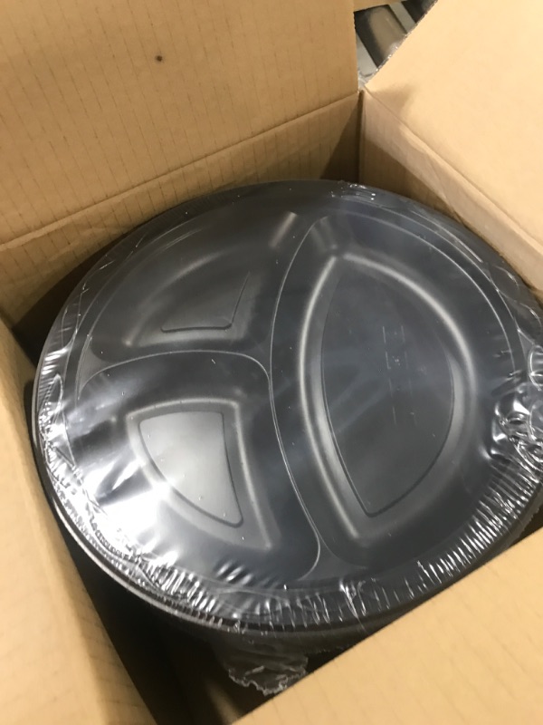 Photo 2 of YANGRUI Reusable Plastic Plates, 10 Inch 3 Compartments Microwave Safe Disposable Plates Food Grade Material Heavy Duty Dinner Plates 3 section Black 10" togo paltes 10 inch