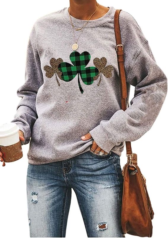 Photo 1 of med Dahuiya Irish Lucky St Patricks Day Sweatshirts Womens Vintage Leprechaun Graphic Tees
