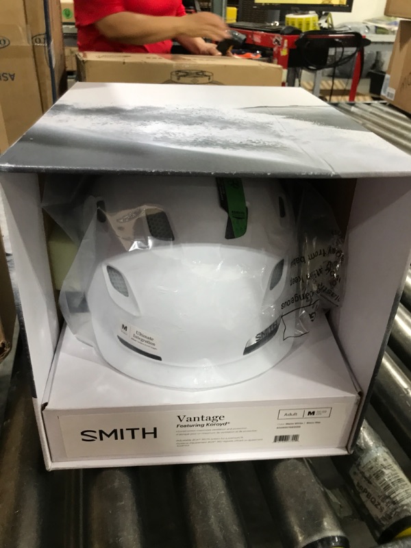 Photo 2 of Smith Vantage Snow Helmet
