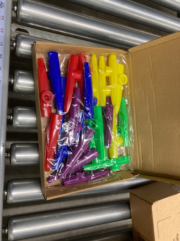 Photo 2 of Plastic Kazoos Musical Instruments with Kazoo Flute Diaphragms for Gift, Prize and Party Favors, 5 Colors (25 Pieces)