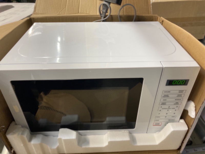 Photo 1 of 0.7 cu. ft. 700-Watt Countertop Microwave in White