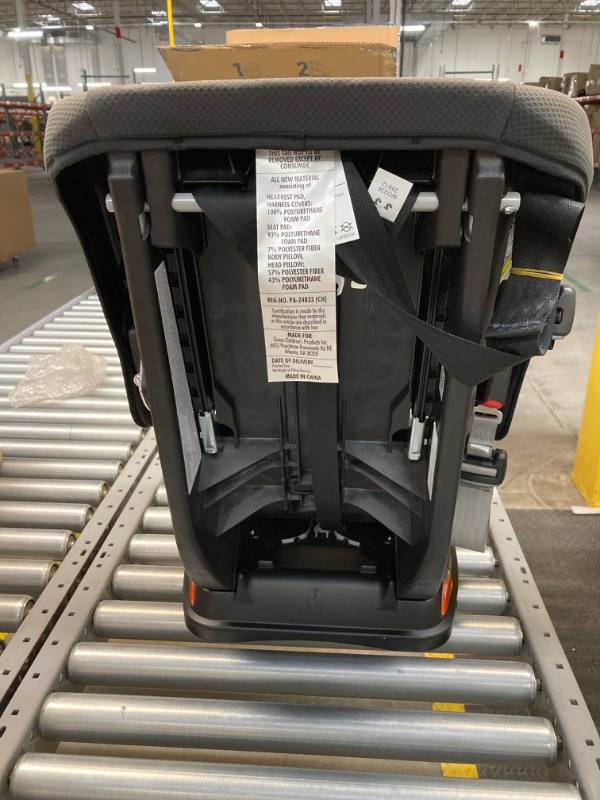 Photo 4 of Graco Extend2Fit 2-in-1 Convertible Car Seat, Gotham