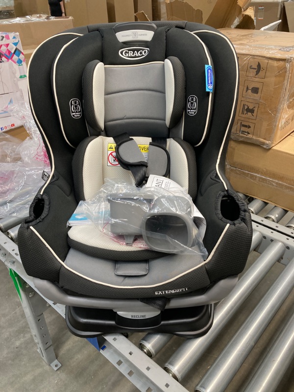 Photo 2 of Graco Extend2Fit 2-in-1 Convertible Car Seat, Gotham