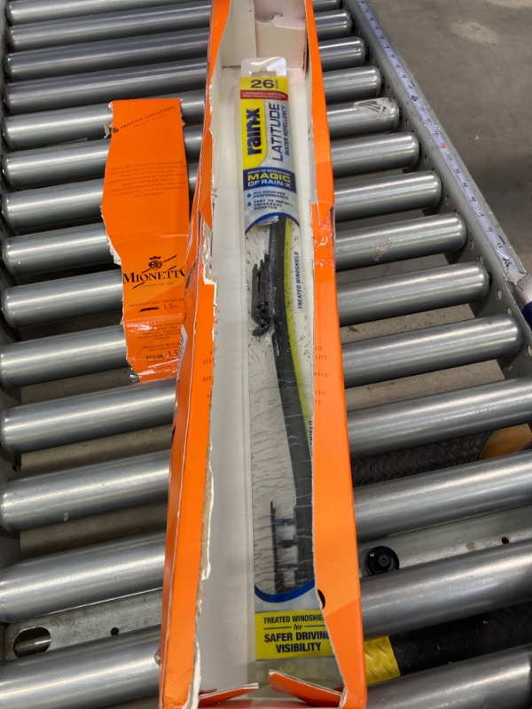 Photo 1 of Rain-X 5079281-2 Latitude 2-In-1 Water Repellent Wiper Blades, 26 Inch Windshield Wipers (Pack Of 1), Automotive Replacement Windshield Wiper Blades With Patented Rain-X Water Repellency Formula 26" Single Wiper Blades