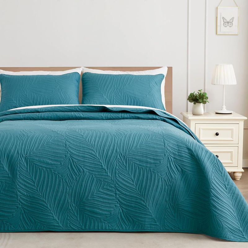 Photo 1 of  Exclusivo Mezcla Queen Quilt Bedding Set, Lightweight Teal Quilts Queen Full Size for All Seasons, Soft Microfiber Bedspreads Coverlets Bed Cover with Leaf Pattern, 3 Piece