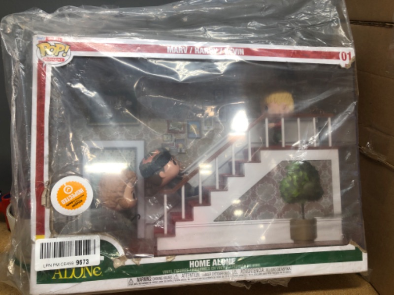 Photo 2 of **damage around box, see photo**
Funko Pop Moment Deluxe #01 - Home Alone - Home Alone (Exclusive)