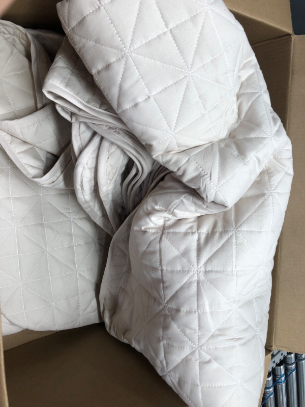 Photo 2 of Exclusivo Mezcla King Size Quilt Sets, Lightweight Bone Quilts Geometric Stitched Pattern with 2 Pillow Shams, Ultra Soft Quilted Bedspreads Bedding Coverlets for All Seasons Beige Bone King (96"x104")