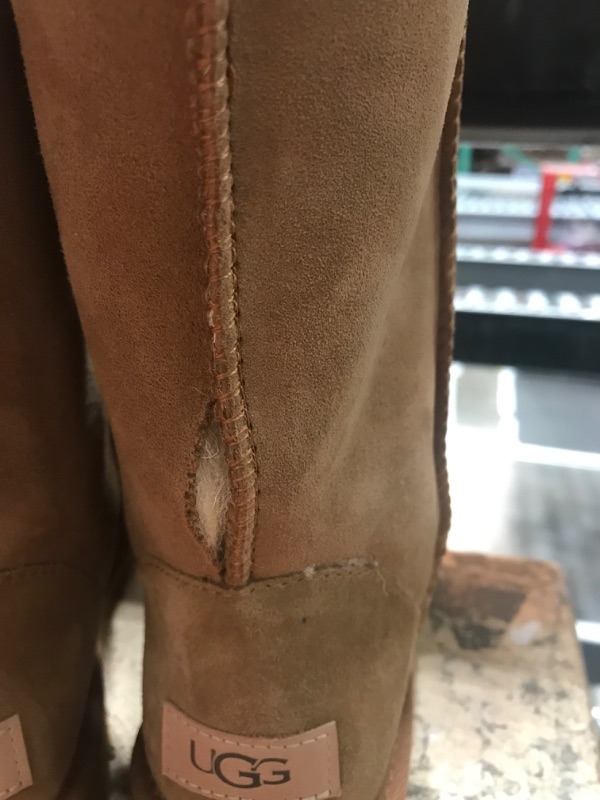 Photo 1 of Ugg Size 6 