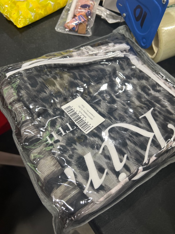 Photo 1 of Leopard Print Bedding Set Cheetah Crown Comforter Cover Set for Kids Teens Safari Duvet Cover Black White Bedspread Cover Room Decor Bedroom Bedclothes Twin Size Multi 27 Twin