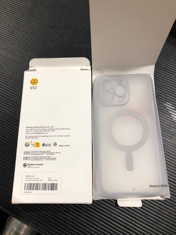 Photo 1 of iPhone 15 Pro Max MagSafe Clear, Exact Lens Protection, Gray