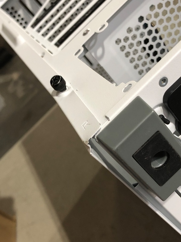 Photo 1 of *MAJOR DAMAGE*MULTIPLE BENT PANELS*MISSING FANS
Corsair iCUE 220T RGB Airflow Tempered Glass Mid-Tower Smart Case, White White Case