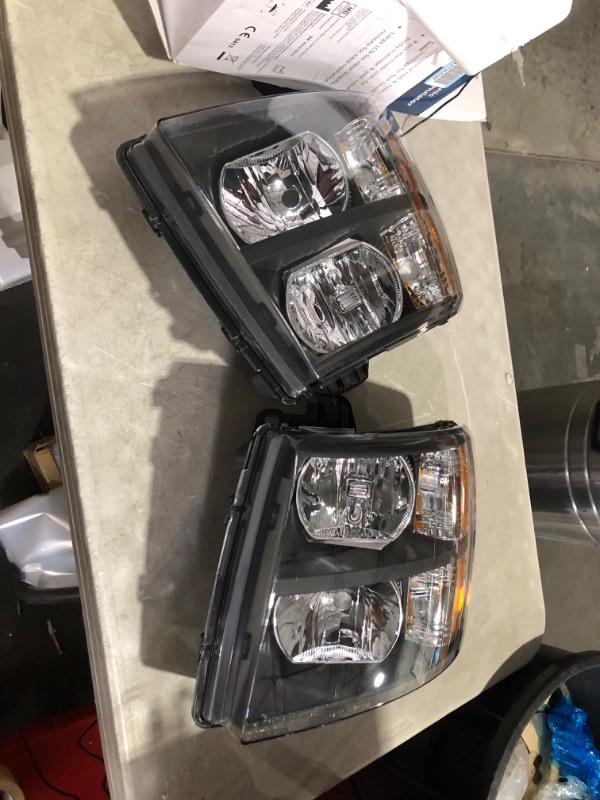 Photo 4 of ***DAMAGED - HOUSING CRACKED ON ONE HEADLIGHT - SEE PICTURES - UNABLE TO TEST***
AS Headlight Assembly for 2007 2008 2009 2010 2011 2012 2013 Chevrolet Silverado 1500/07 08 09 10 11 12 13 14 Chevy Silverado 2500HD 3500HD Chrome Housing Amber Reflector Rep